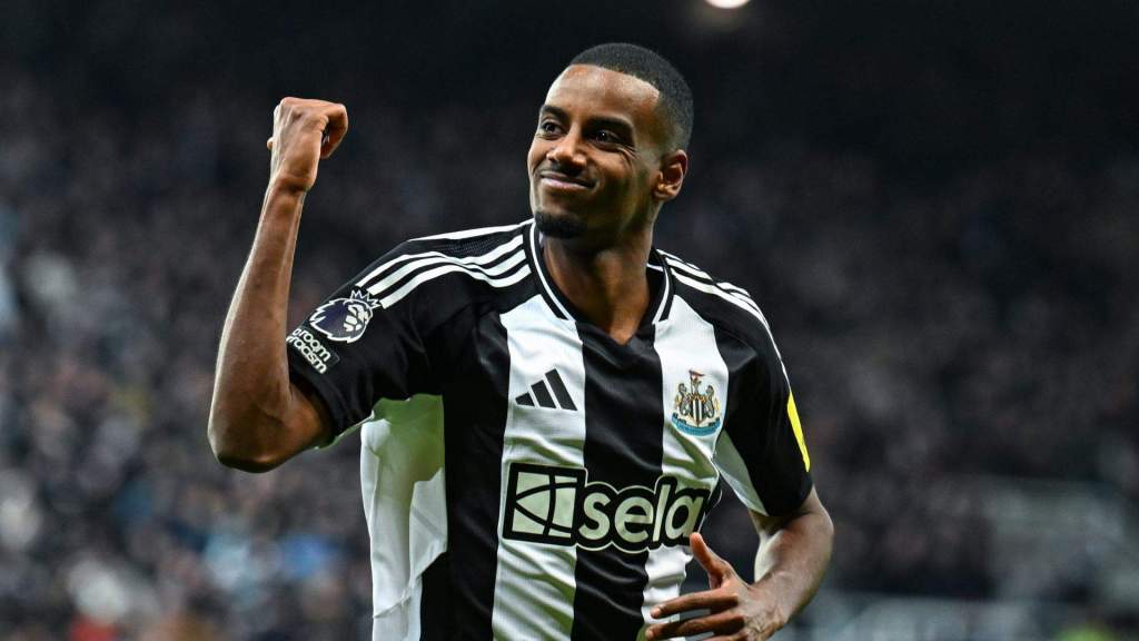 ALEXANDER ISAK MANTIENE INCERTIDUMBRE SOBRE SU FUTURO EN NEWCASTLE TRAS DECLINAR RENOVACIÓN Y EVITAR LA&nbsp;PRETEMPORADA