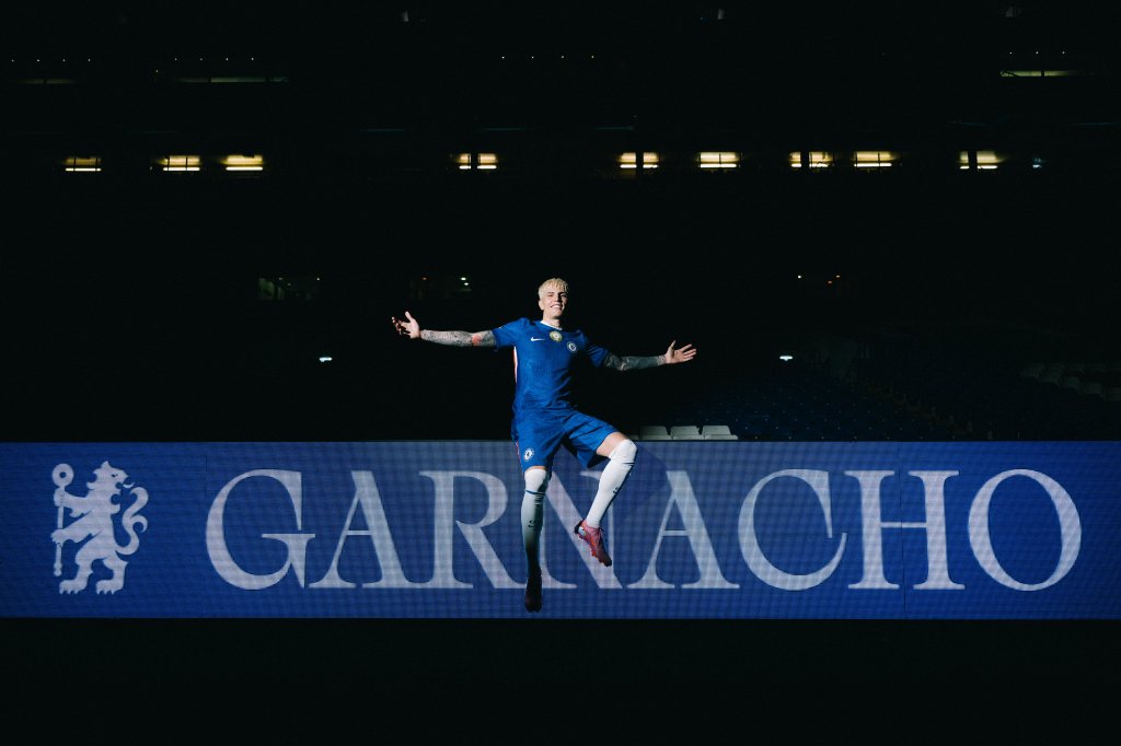 ALEJANDRO GARNACHO SE CONVIERTE EN FICHAJE DEL CHELSEA POR £40&nbsp;MILLONES