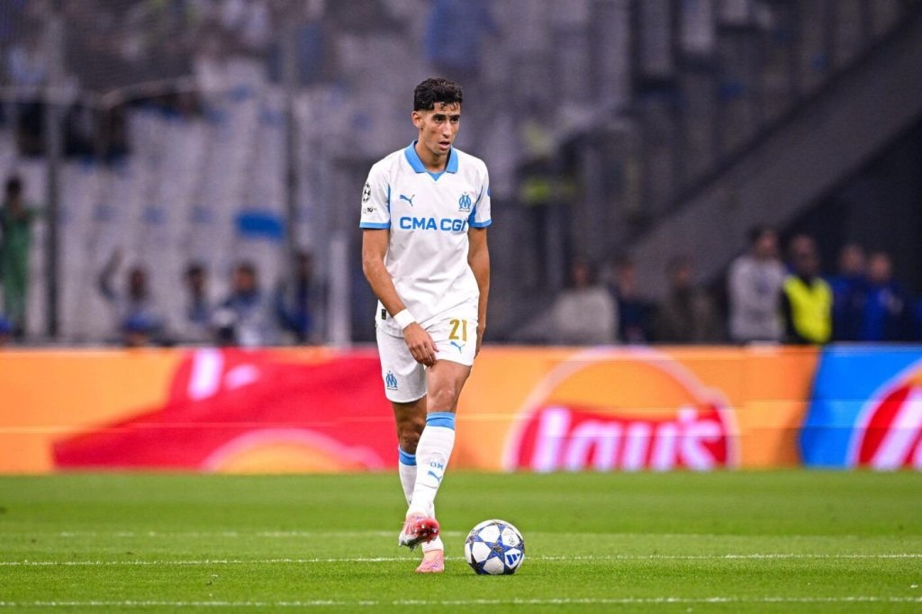 AGREDEN A NAYEF AGUERD EN EL AEROPUERTO DE&nbsp;MARSELLA