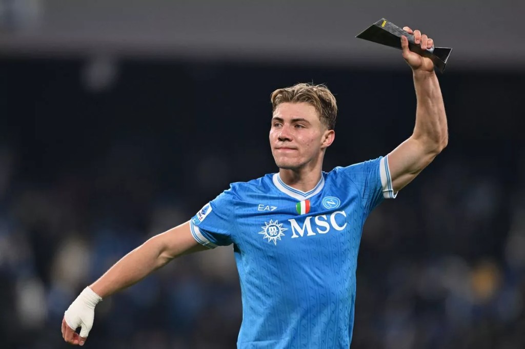 RASMUS HOJLUND, EL NUEVO HEREDERO DEL GOL EN NÁPOLES