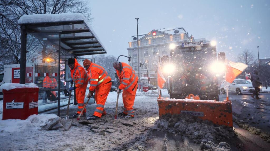 SUSPENDIDO EL WERDER BREMEN VS HOFFENHEIM POR EL TEMPORAL DE NIEVE EN EL NORTE DE ALEMANIA