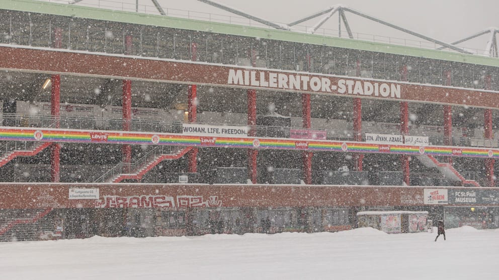 El estadio del ST. Pauli, nevado; foto: X.