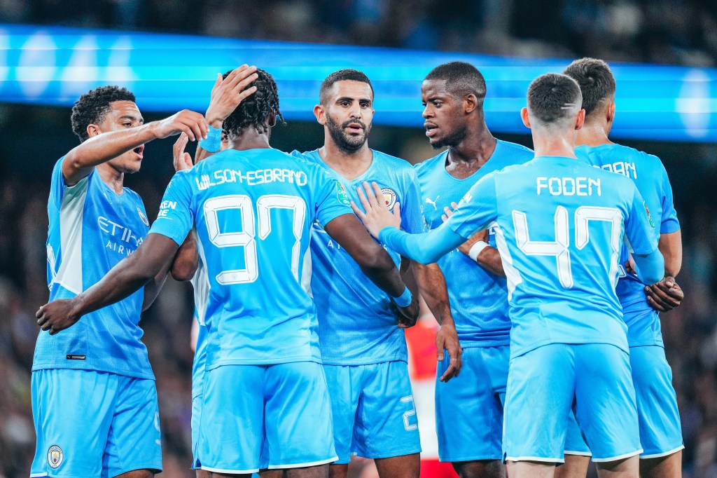 Varios canteranos del City, jugando con el primer equipo; foto. Manchester City.