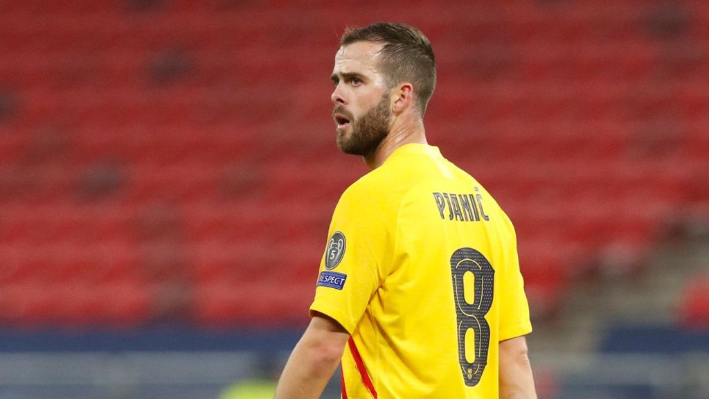 Miralem Pjanic jugando con el FC Barcelona; foto: FOX Deportes.