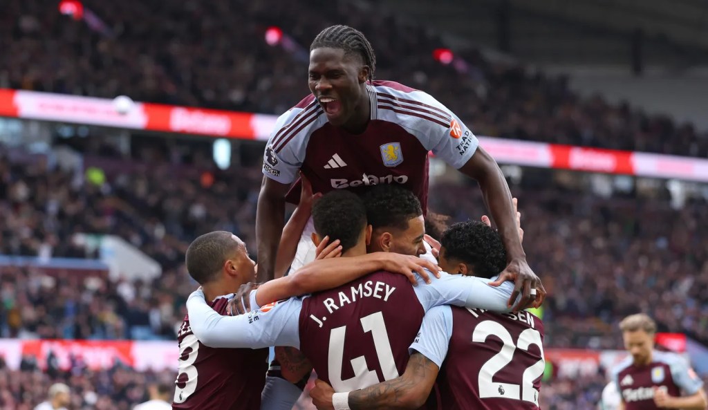 Los jugadores del Aston Villa celebrando un gol; foto: Premier League.