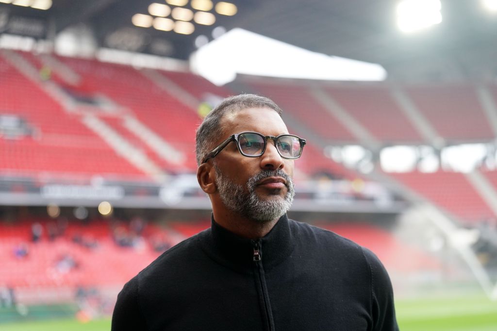 Habib Beye en el estadio del Stade Rennes; foto: Ligue 1 McDonald’s.