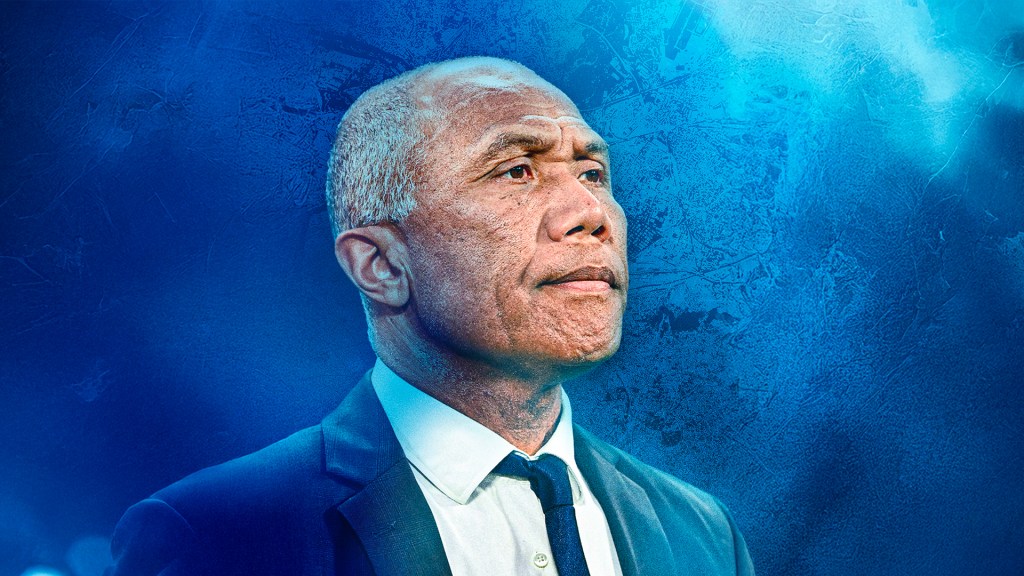 La foto de bienvenida del Paris FC a su nuevo entrenador; foto: Paris FC.