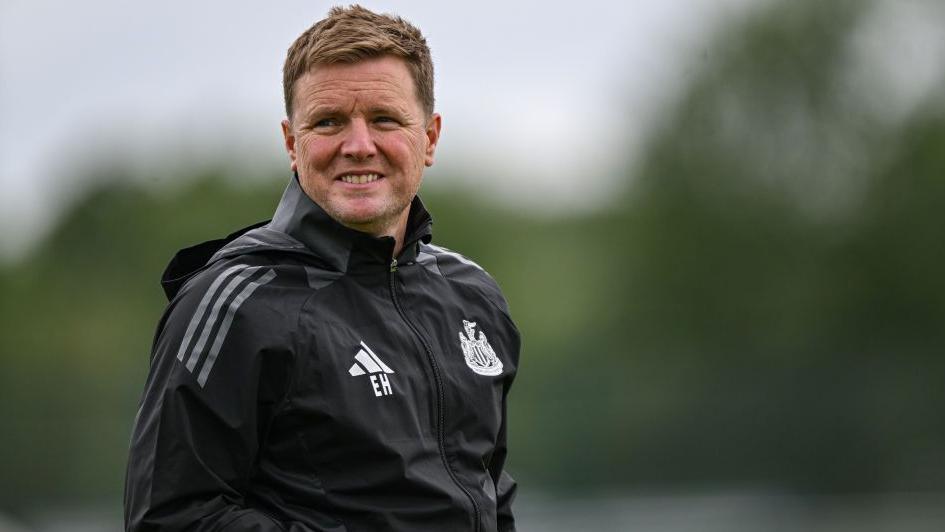 EL NEWCASTLE UNITED SIGUE CONFIANDO EN EDDIE HOWE
