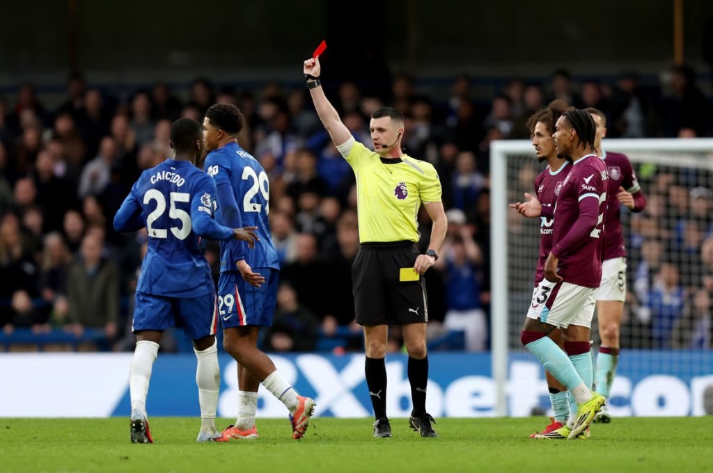 EL CHELSEA SE DESINFLA: DERROTA ANTE EL ARSENAL Y PROBLEMAS DE DISCIPLINA EN LA PREMIER