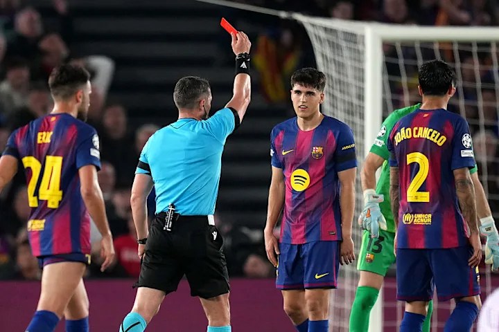 Kovacs, árbitro alemán, tuvo una noche un poco polémica; foto: Diario AS.