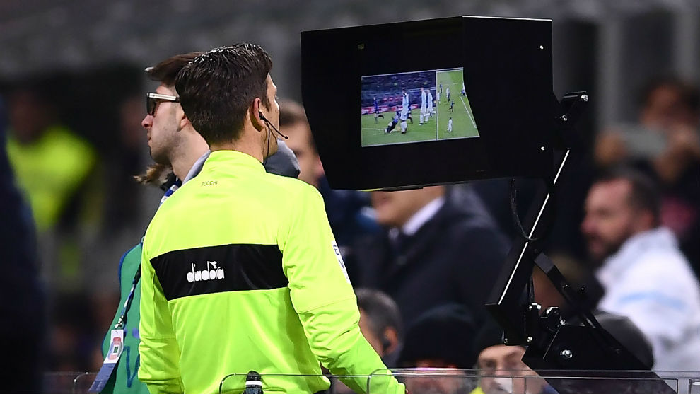 El arbitraje en Italia se está empañando; foto: MARCA.