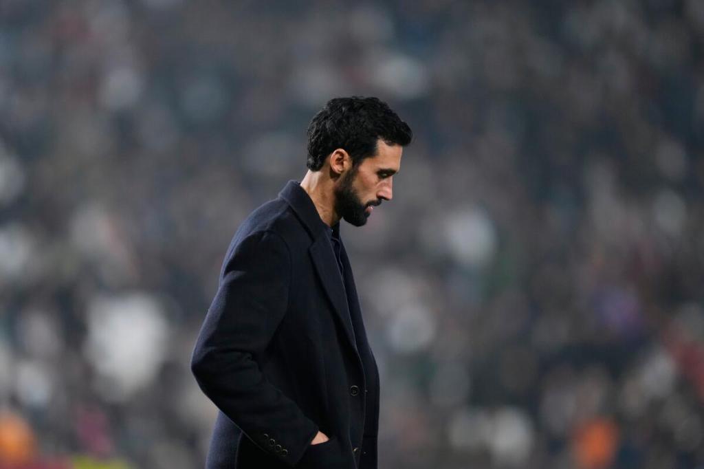 EL FUTURO DE ARBELOA A DEBATE: EL REAL MADRID MEDITA UN CAMBIO DE RUMBO TRAS EL FRACASO&nbsp;EUROPEO