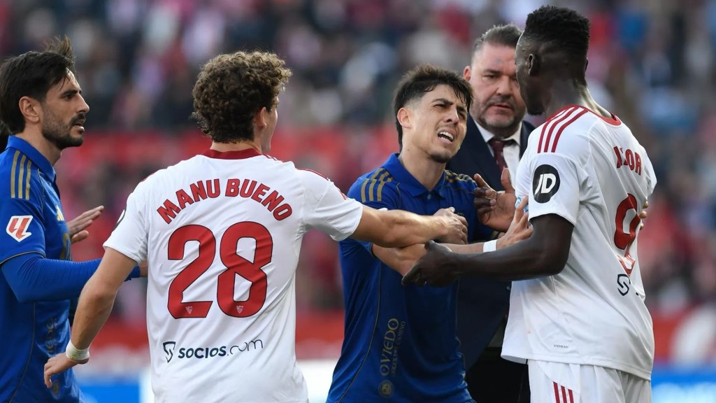 El Sevilla F.C está en una situación muy complicada; foto: ElDesmarque.