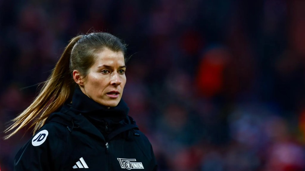 Marie-Louise Eta hace historia en el fútbol europeo; foto: Antena 3.