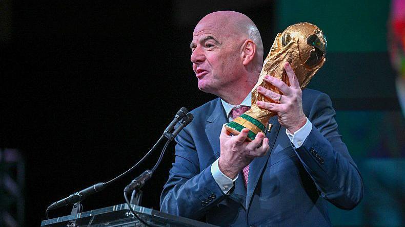 LA FIFA EXIGE UNA ESCOLTA ‘PRESIDENCIAL’ PARA INFANTINO EN VANCOUVER… Y RECIBE UN&nbsp;‘NO’