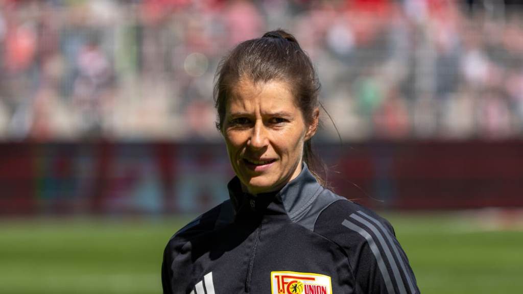 Primera mujer en la historia de ser entrenadora de un equipo de las cinco grandes ligas; foto: Eurosport.