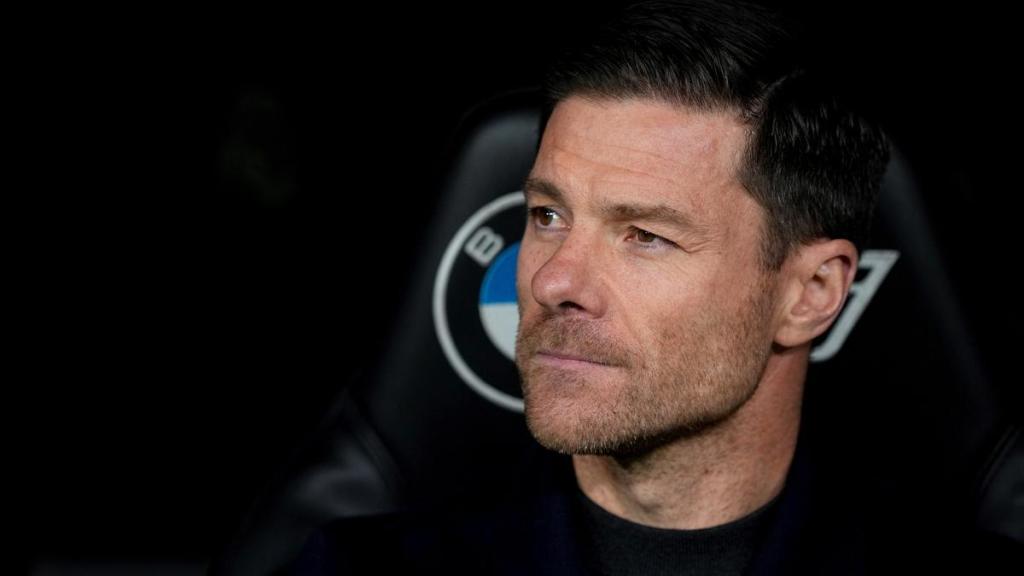 Xabi Alonso, un gran entrenador en un gran equipo; foto: Diario de Noticias.