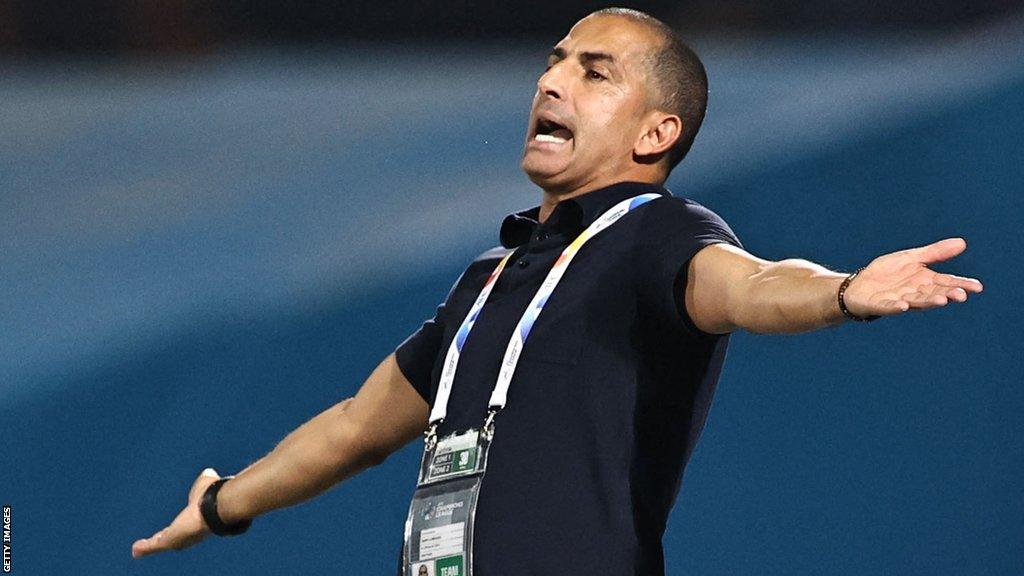Sambi Lamouchi, seleccionador de Túnez; foto: BBC.