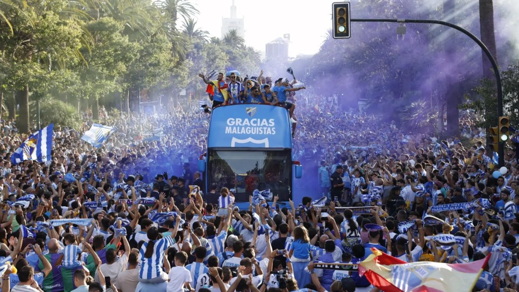 EL MÁLAGA REGRESA A PRIMERA DIVISIÓN OCHO AÑOS DESPUÉS TRAS ASALTAR ALMERÍA
