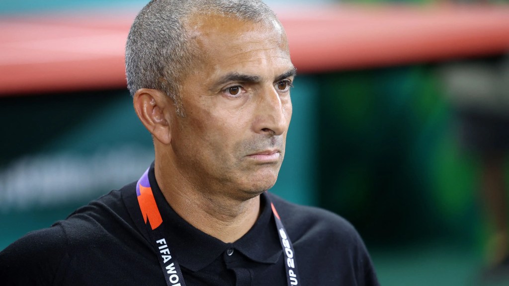 ¿VAN A DESTITUIR A SABRI LAMOUCHI? TÚNEZ ESTUDIA SU FUTURO TRAS EL DESASTRE ANTE SUECIA