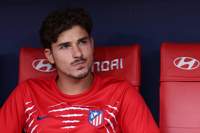 El laberinto de Julián Álvarez y el orgullo inquebrantable de Gil Marín